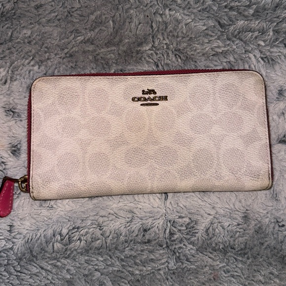 Men’s or Women’s Coach Zippy Wallet/ Clutch Beautiful Pink and White pattern. - Picture 1 of 15